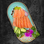 S40. SAKE SASHIMI <sup>4, 11</sup> (6 STK.)